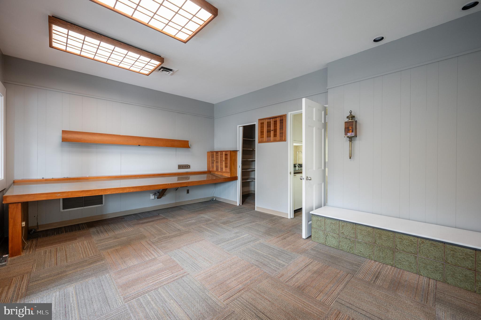 DEL RAY - Commercial Sale