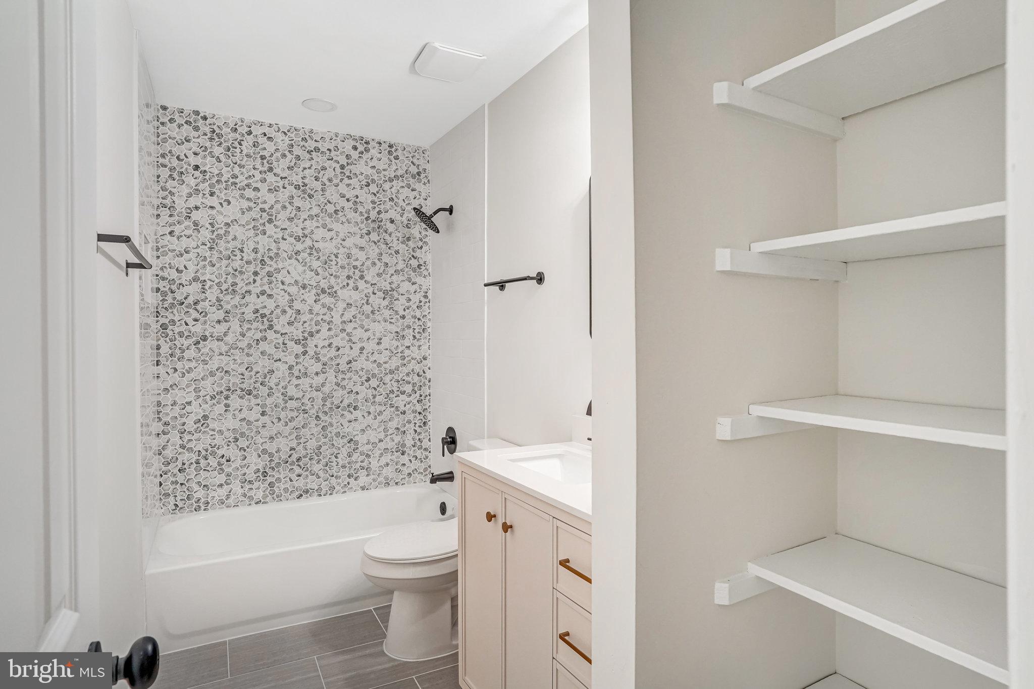 DALE CITY - Residential Lease