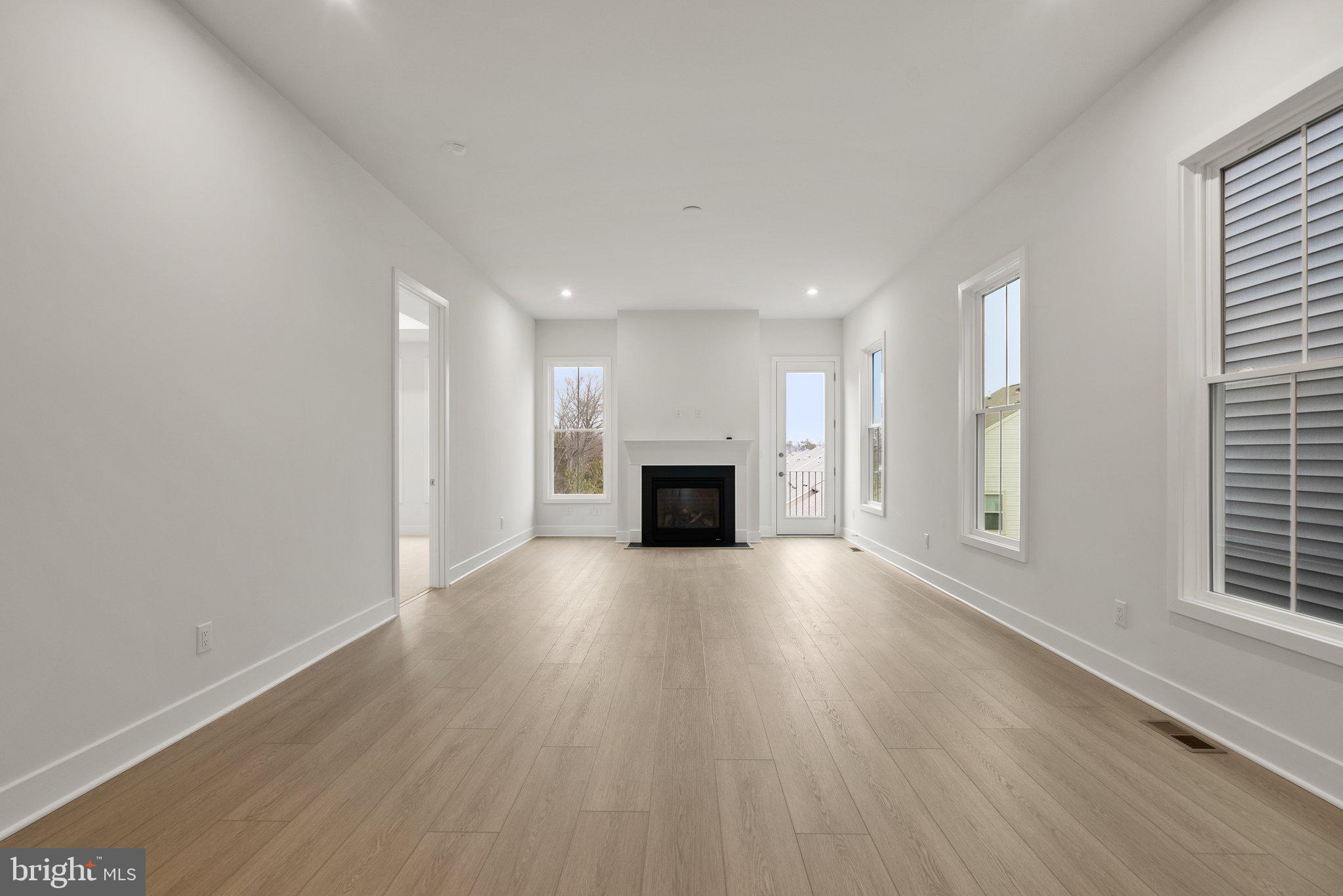 LEXINGTON 7 - Residential