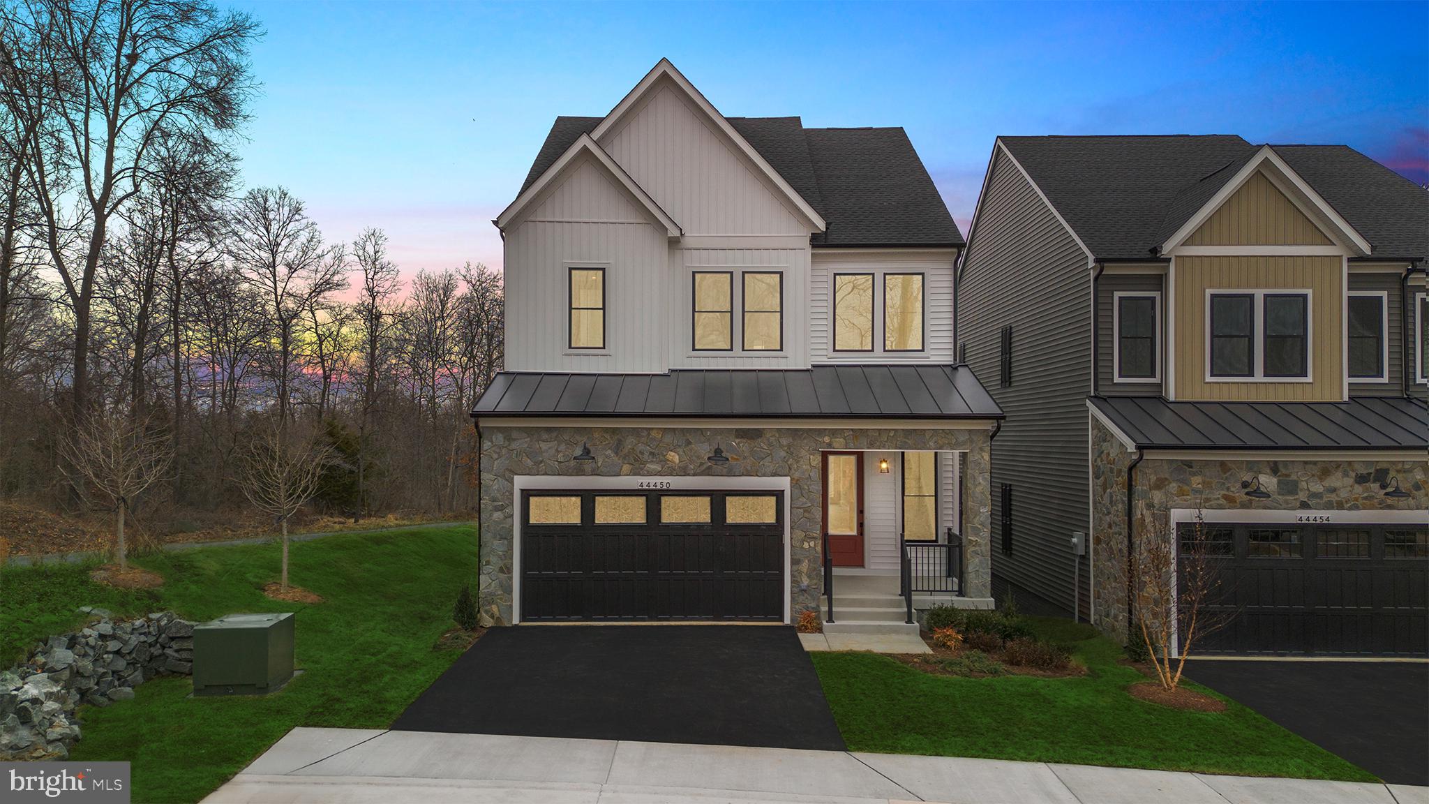 44450 COALPORT SQUARE