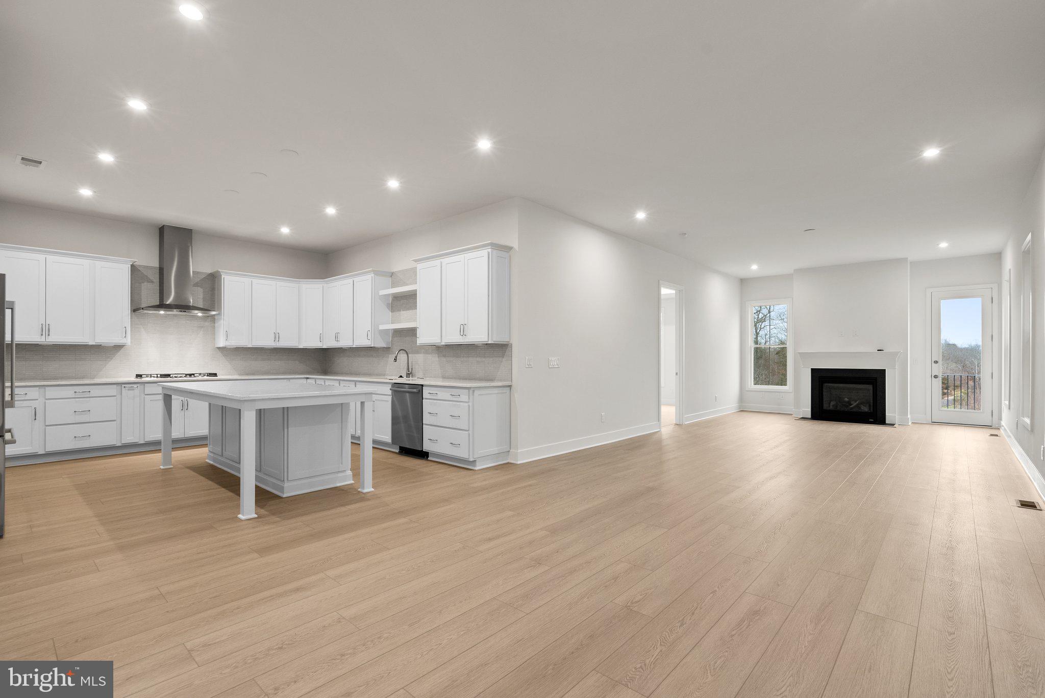 LEXINGTON 7 - Residential