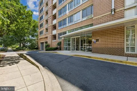 MLS: DCDC2272342