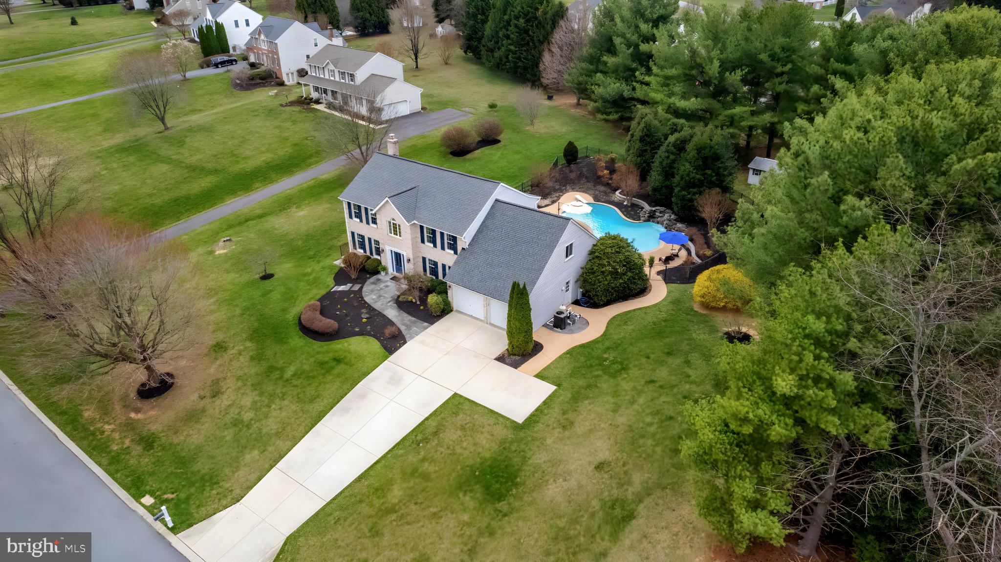 SHERLOCK HOLMES ESTATES - Residential