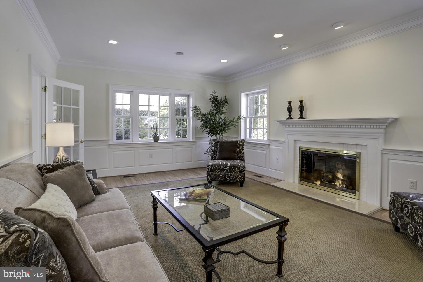 COUNTRY CLUB HILLS - Residential