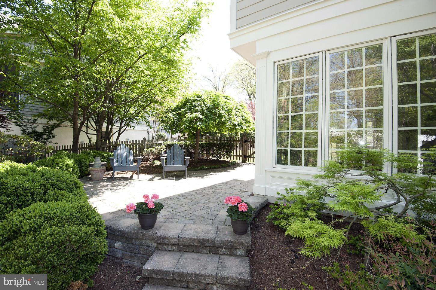 COUNTRY CLUB HILLS - Residential