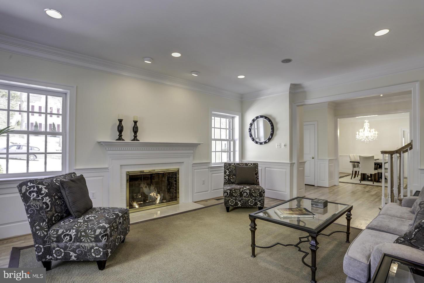 COUNTRY CLUB HILLS - Residential