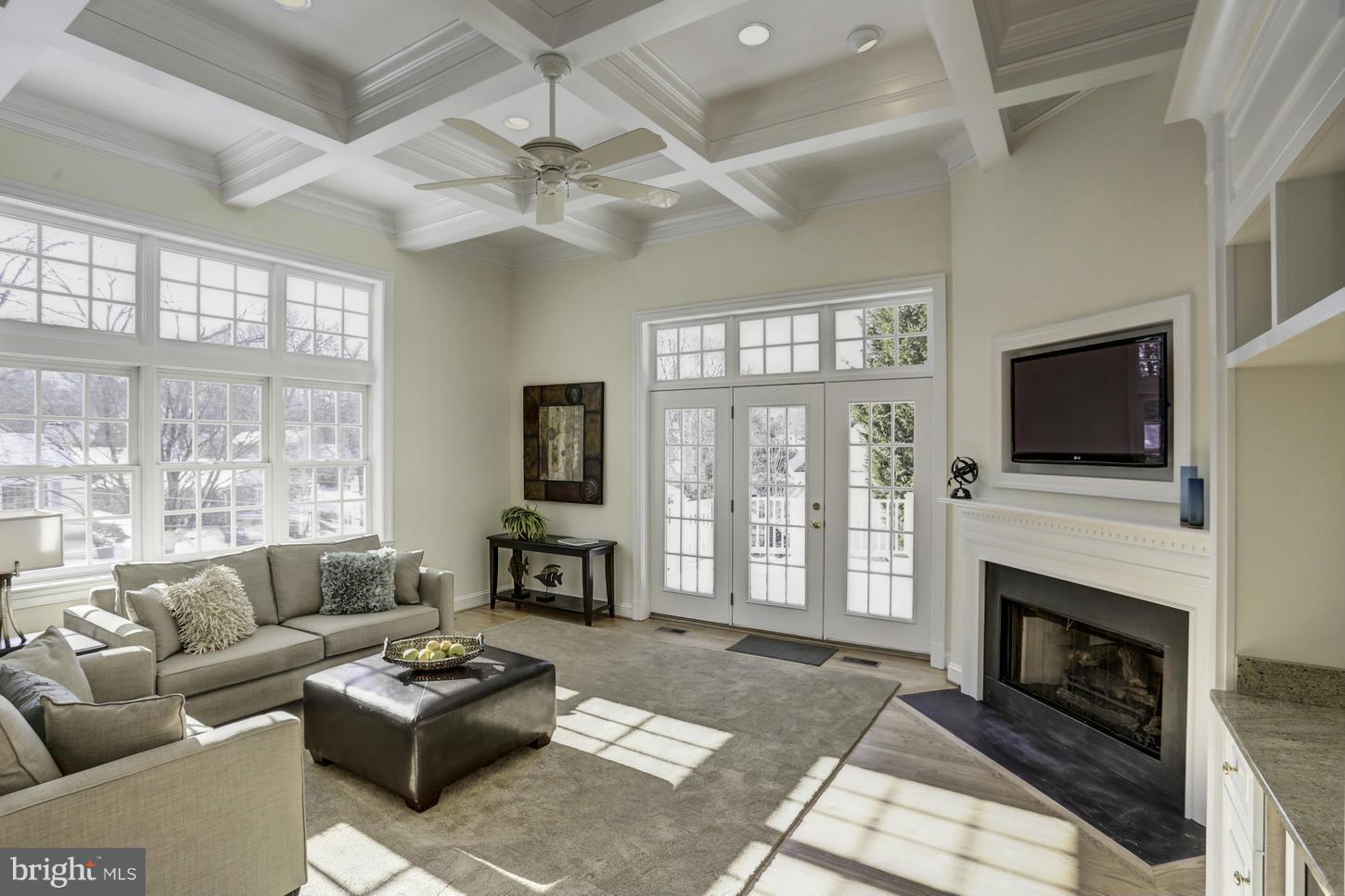 COUNTRY CLUB HILLS - Residential