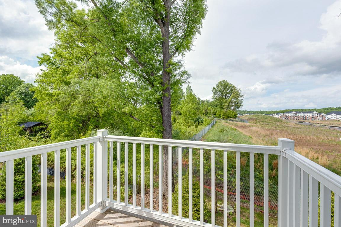 FALLS GROVE CONDOMINIUM - Residential