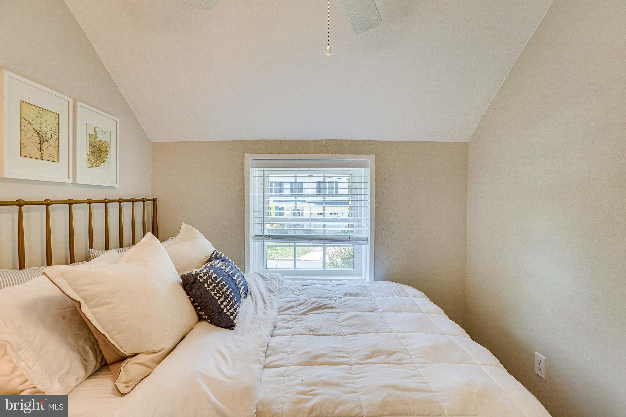 COLUMBIA FOREST - Residential Lease