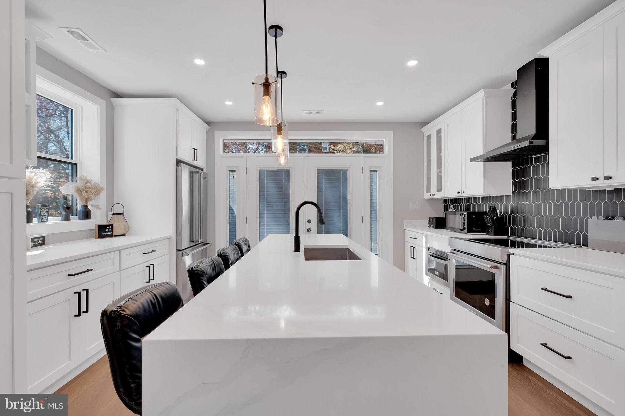 3811 SUITLAND ROAD SE