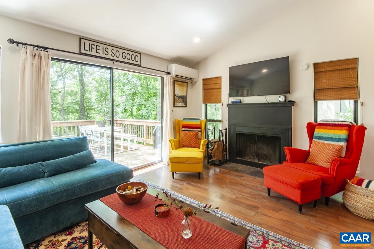 634 WHITE OAK CONDOS