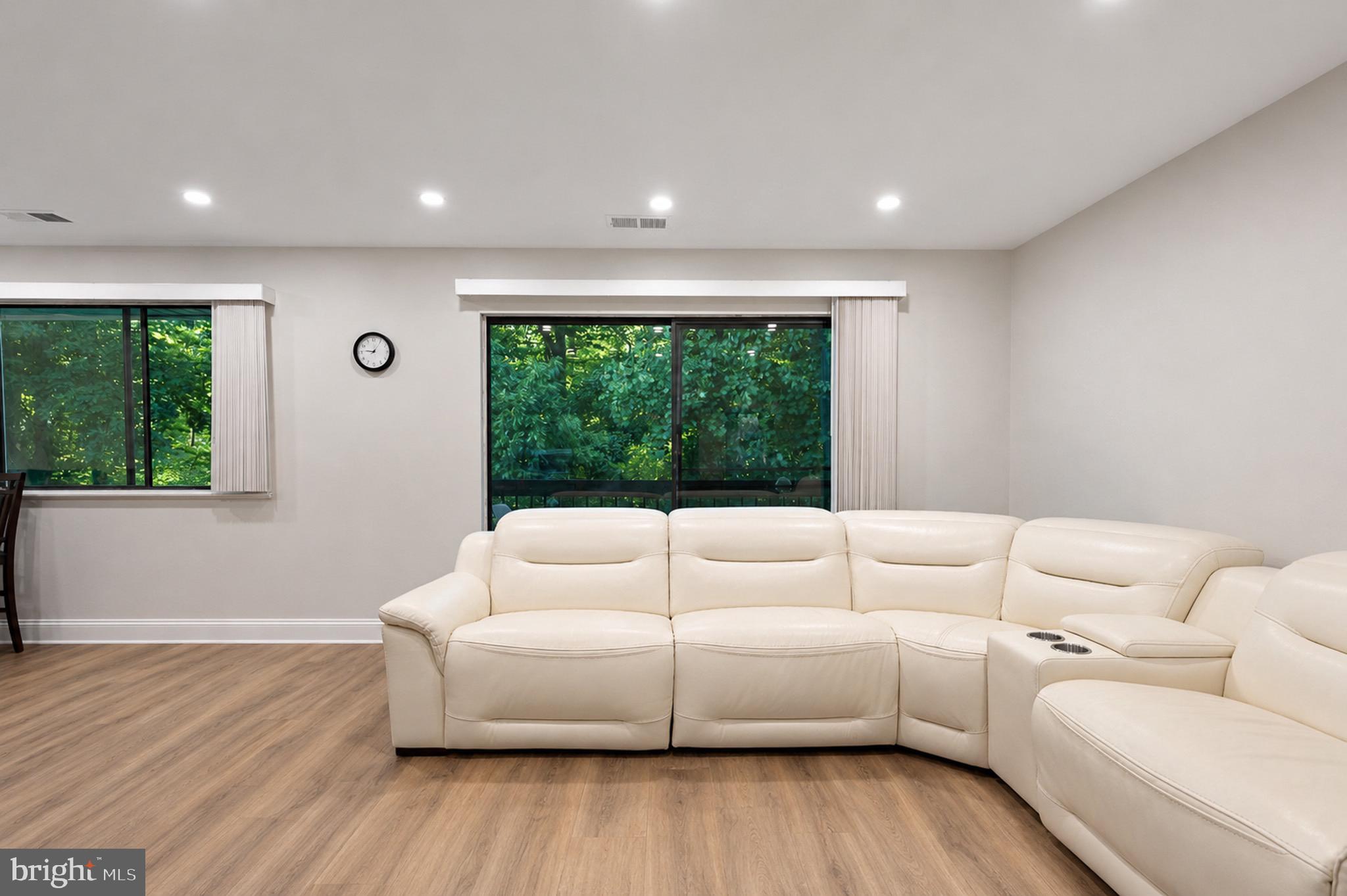 115 E KINGS HIGHWAY #140