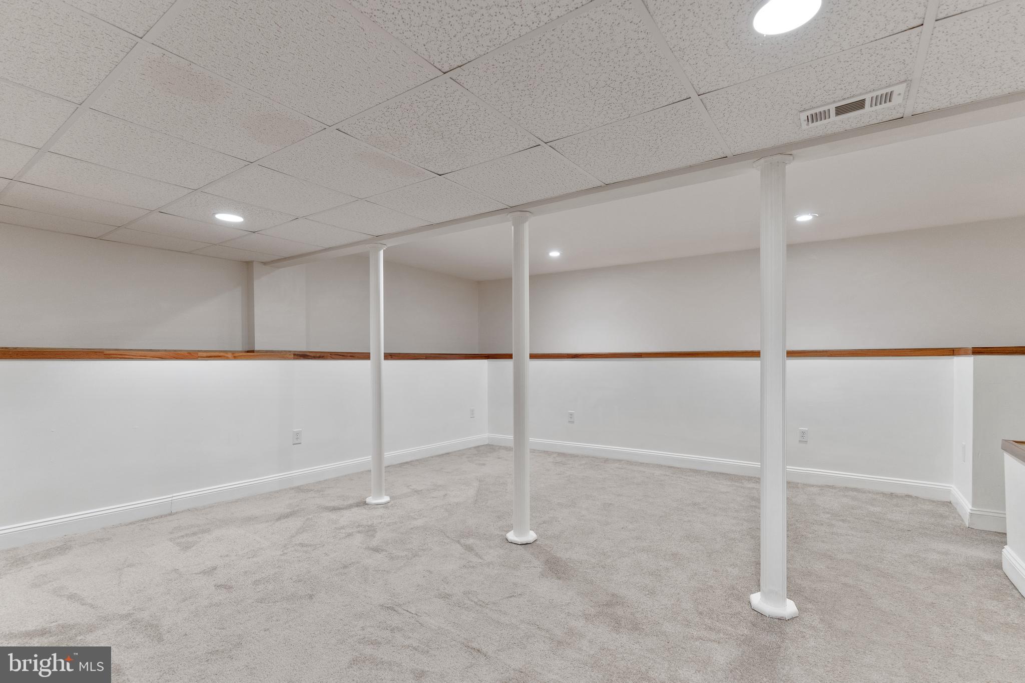 RIVERDALE WOODS - Residential Lease