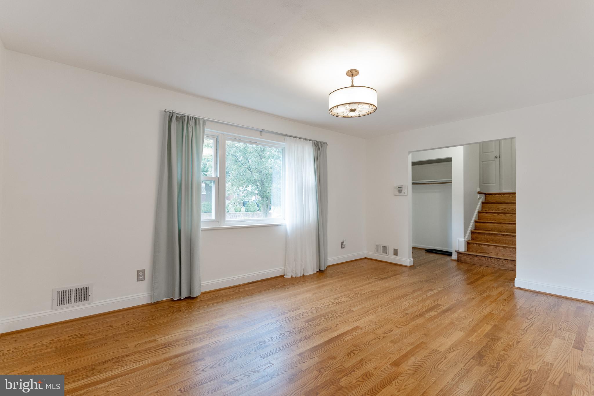 RIVERDALE WOODS - Residential Lease