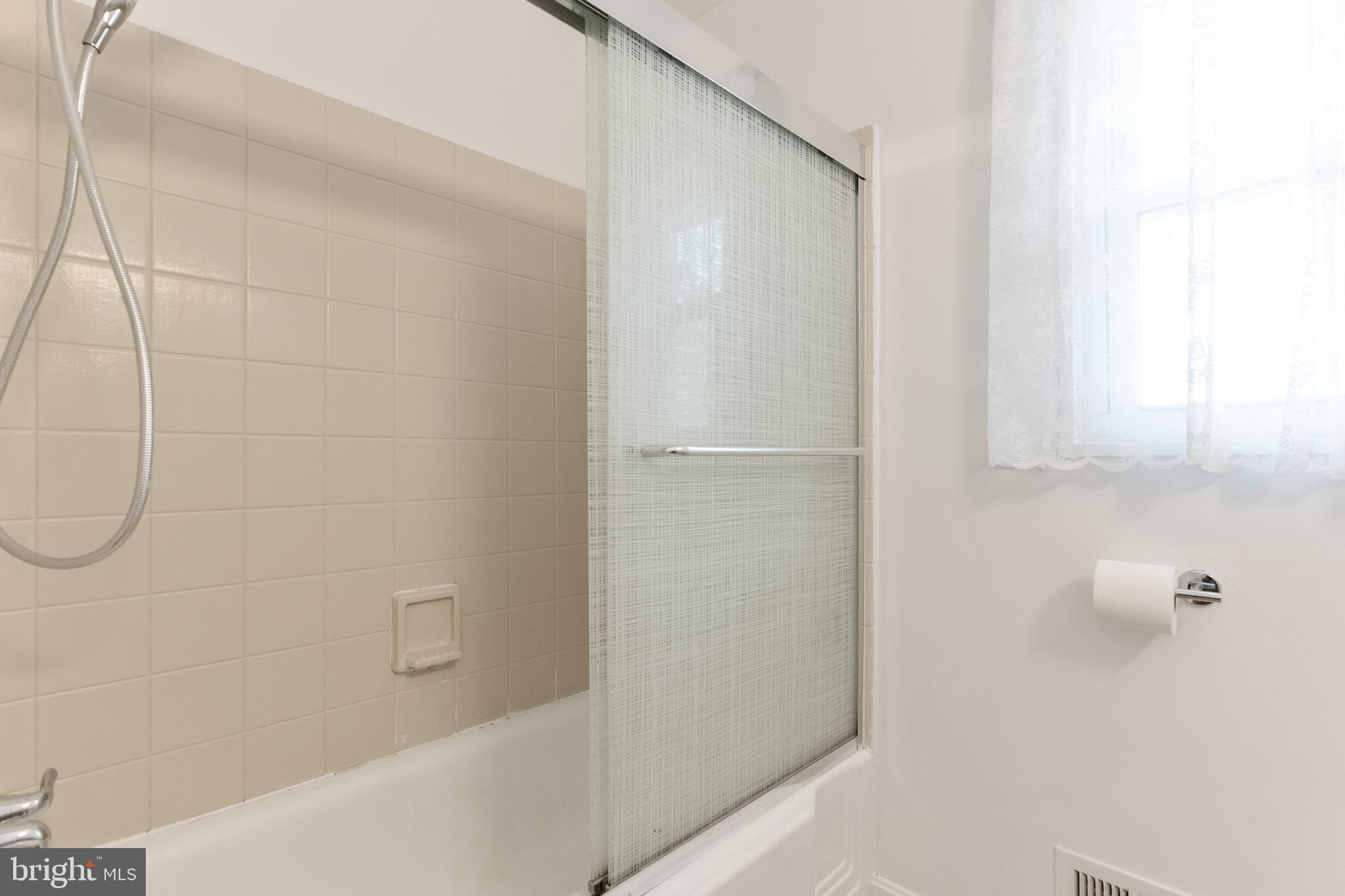 RIVERDALE WOODS - Residential Lease