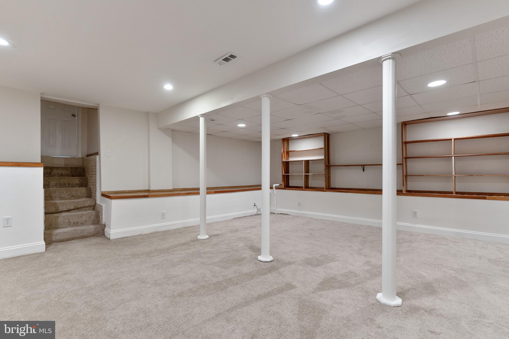 RIVERDALE WOODS - Residential Lease