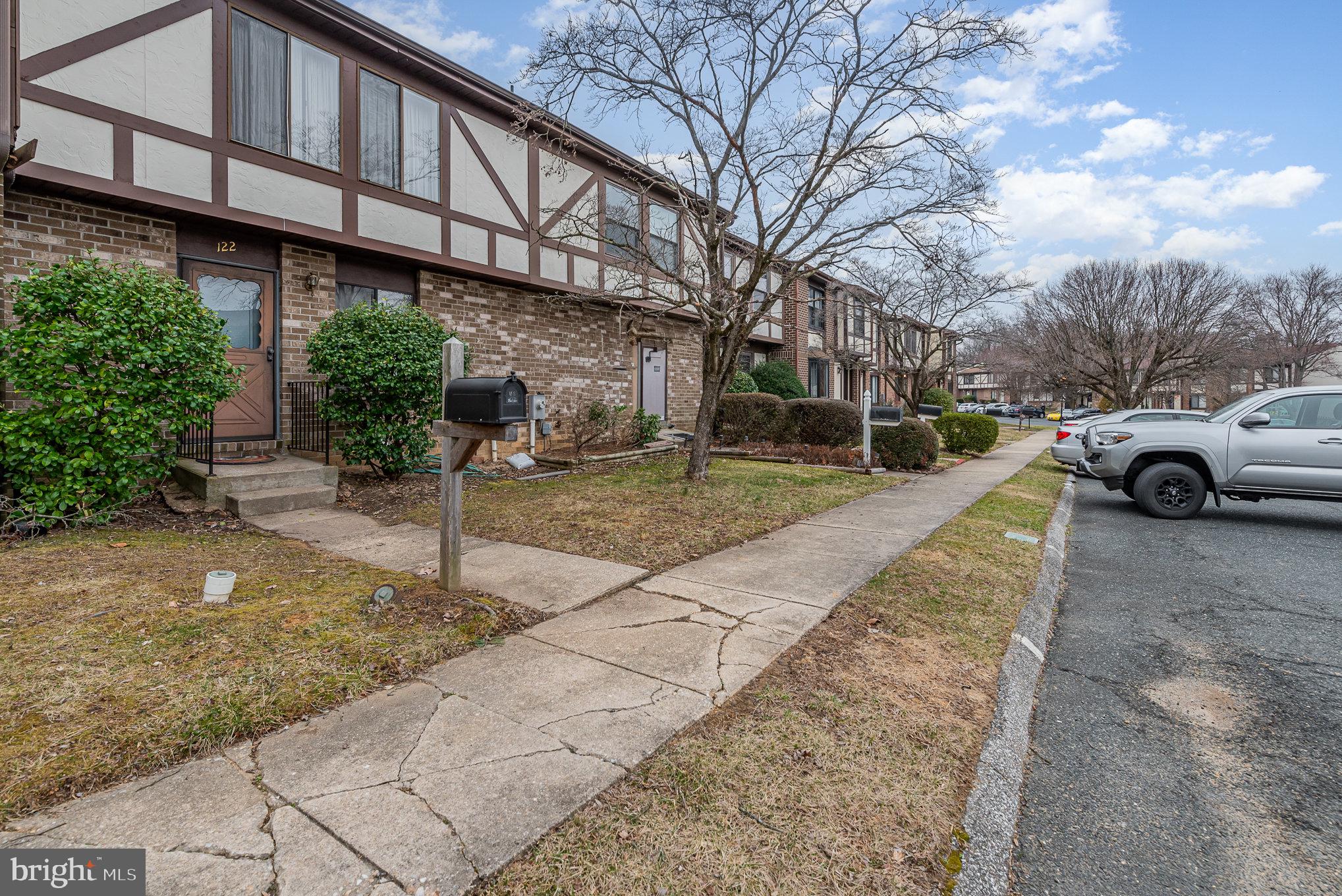 SEVEN COURTS - Residential