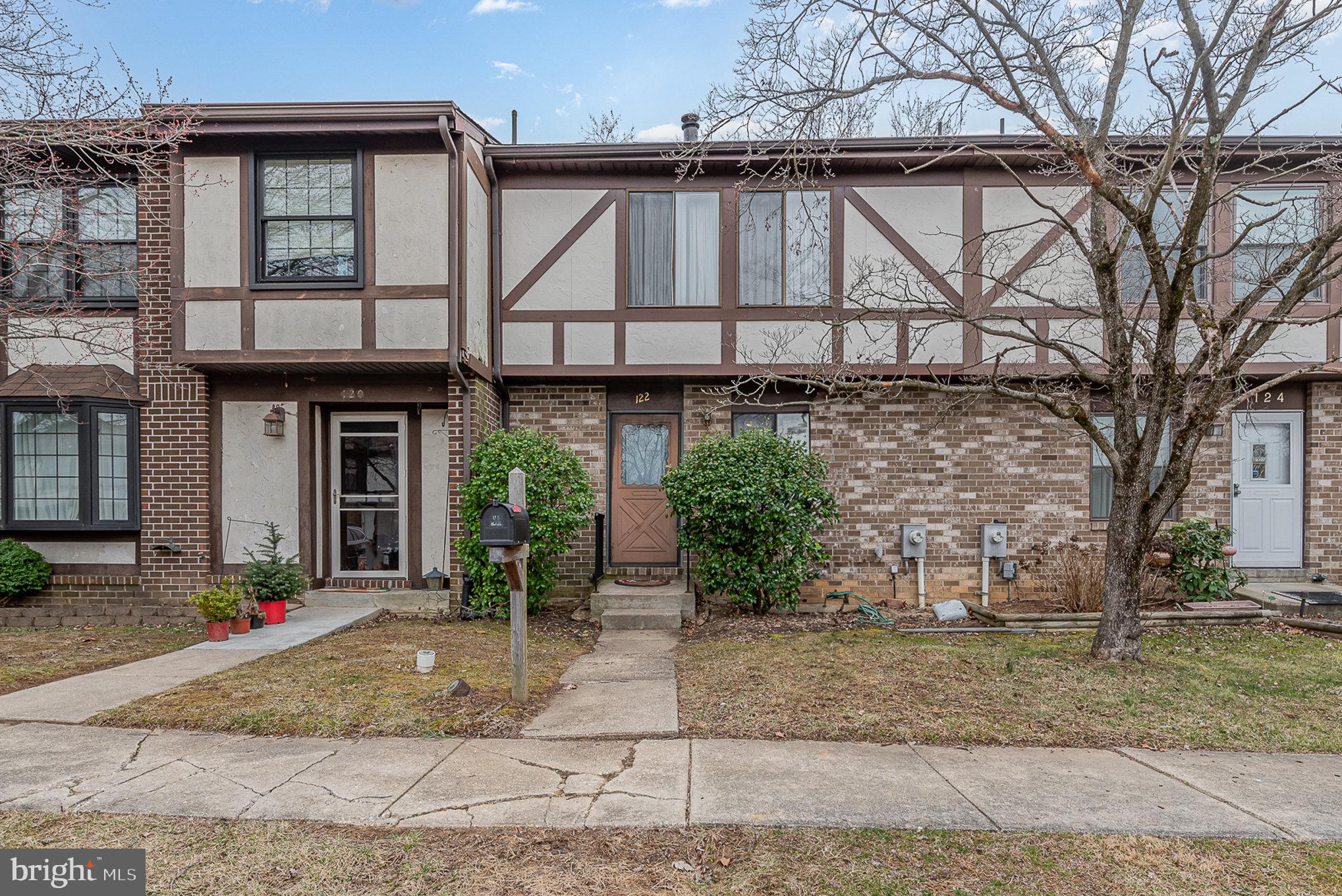 SEVEN COURTS - Residential