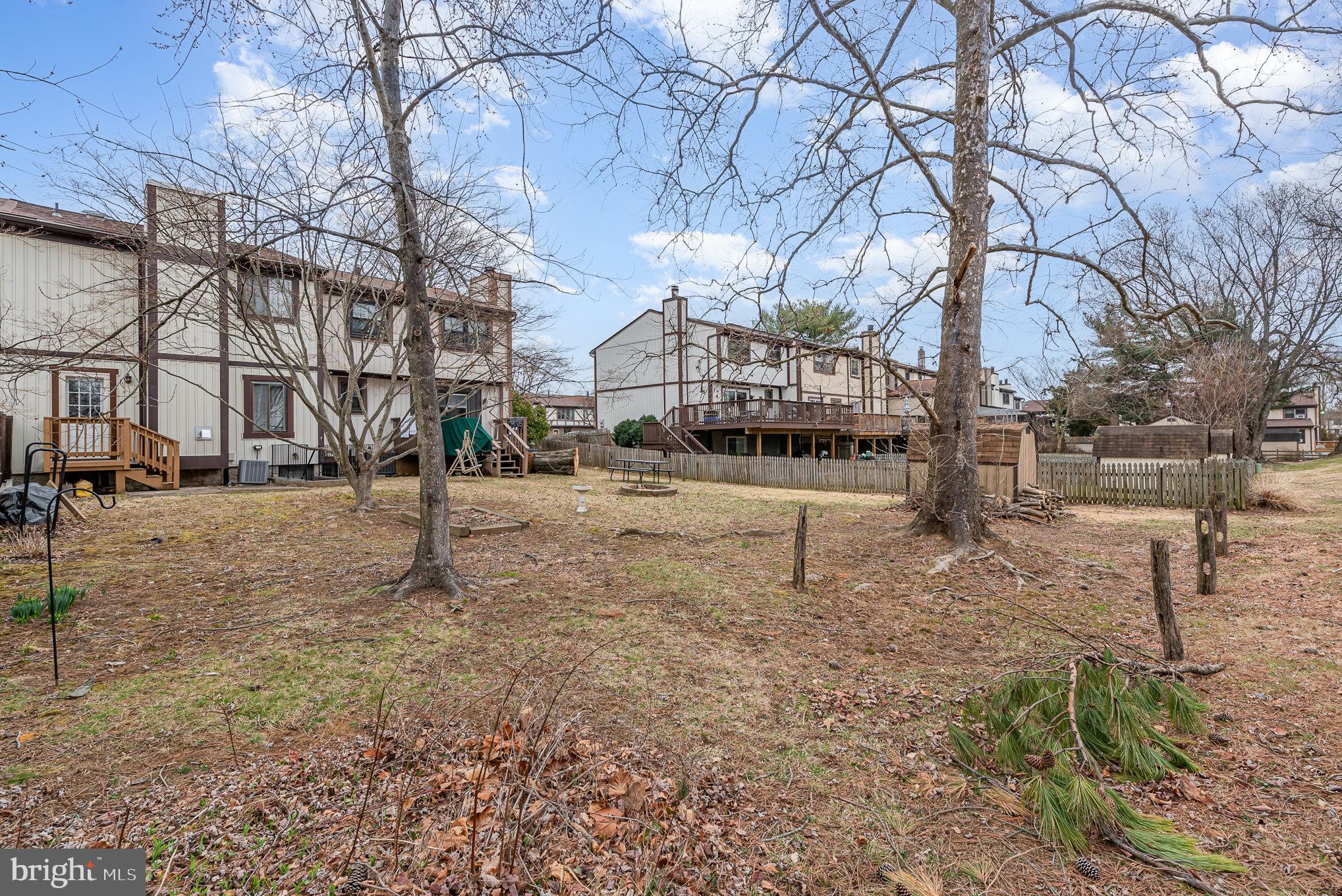 SEVEN COURTS - Residential