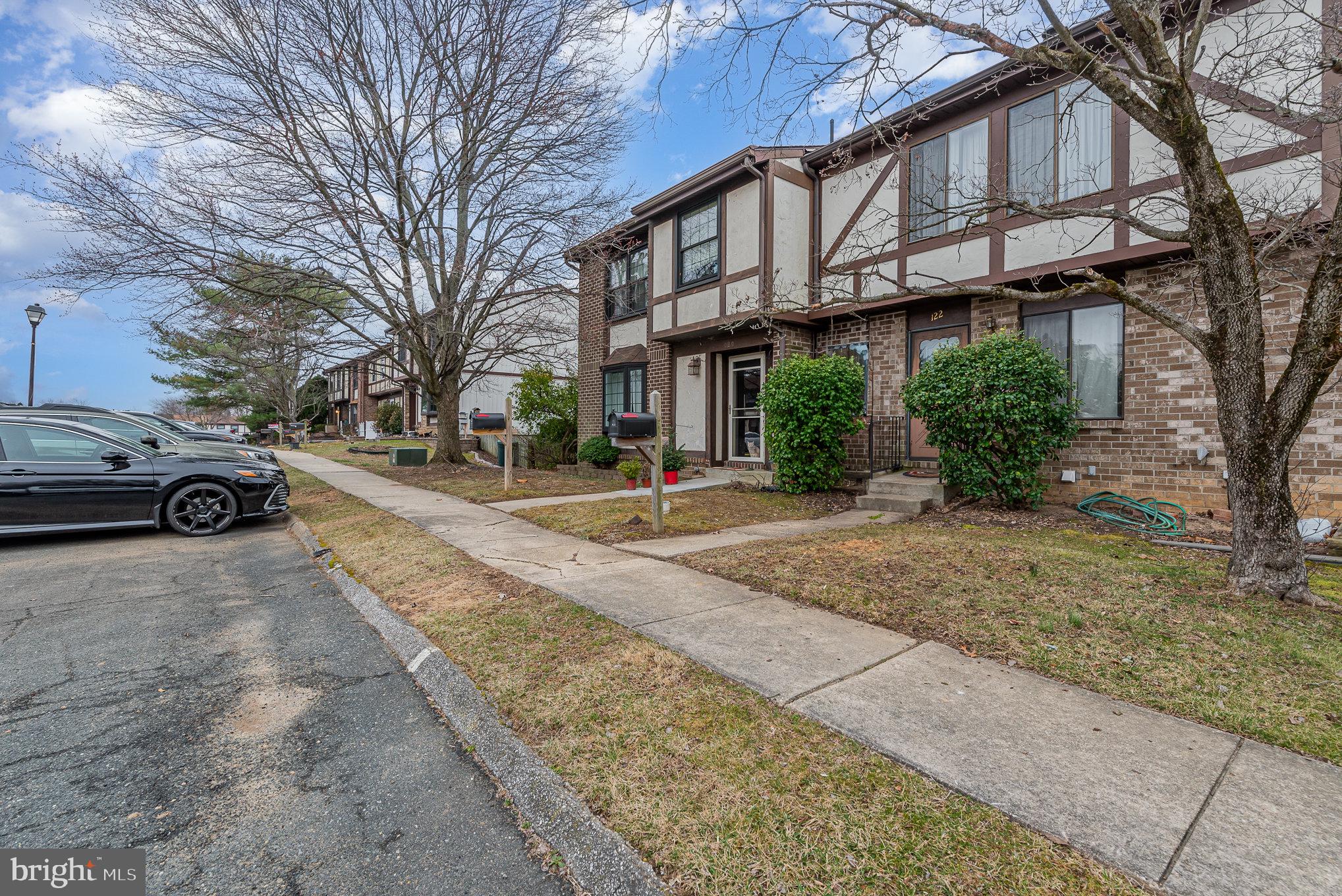 SEVEN COURTS - Residential