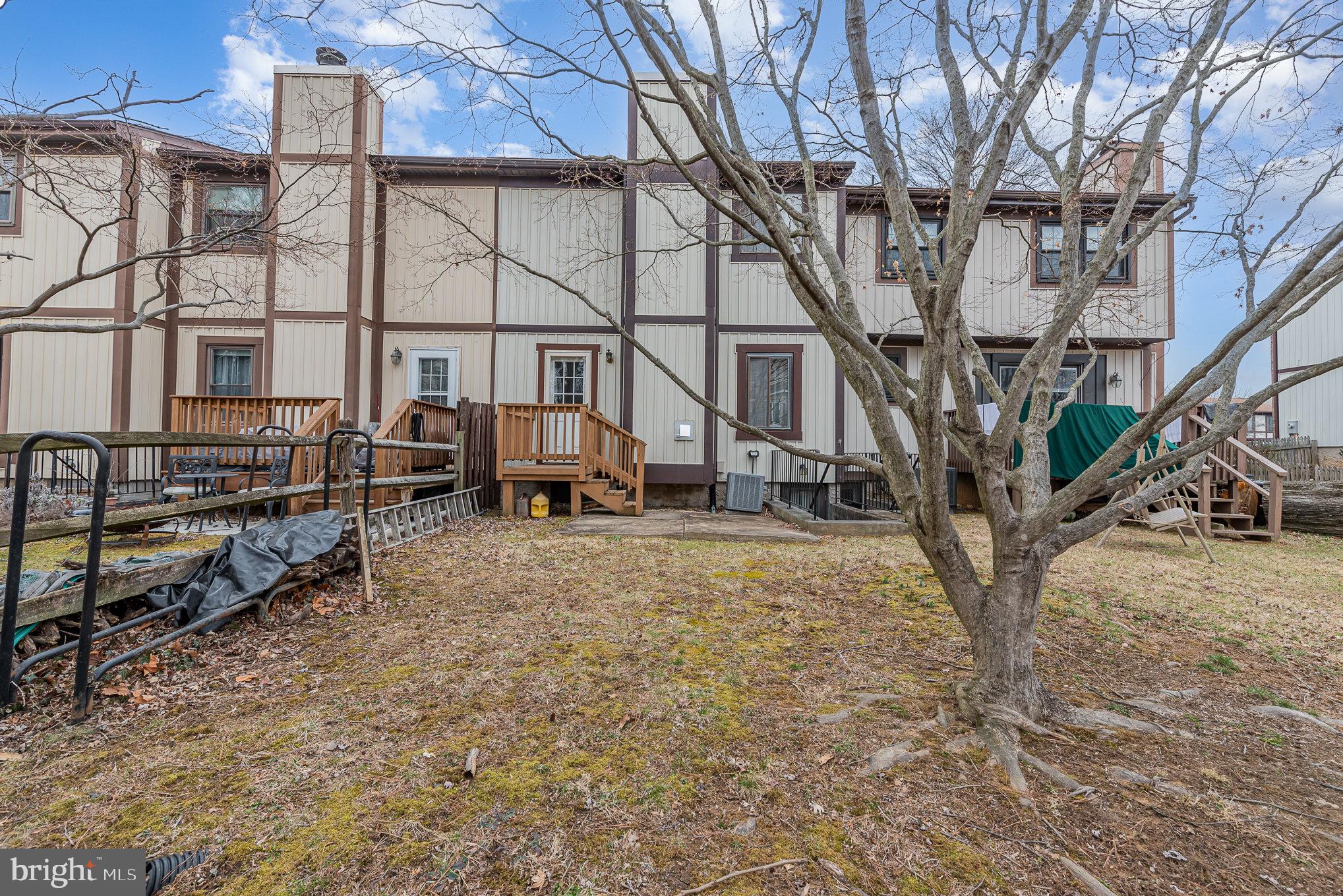 SEVEN COURTS - Residential