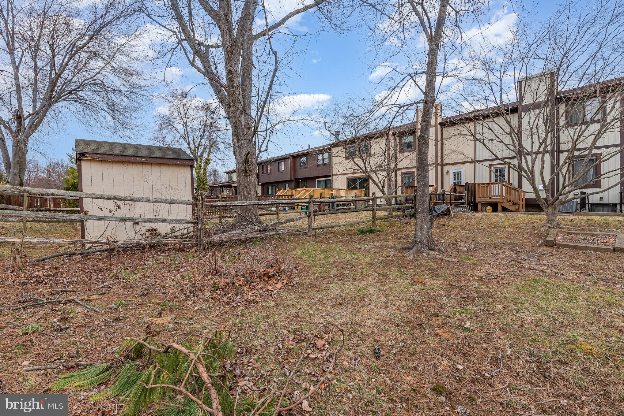 SEVEN COURTS - Residential