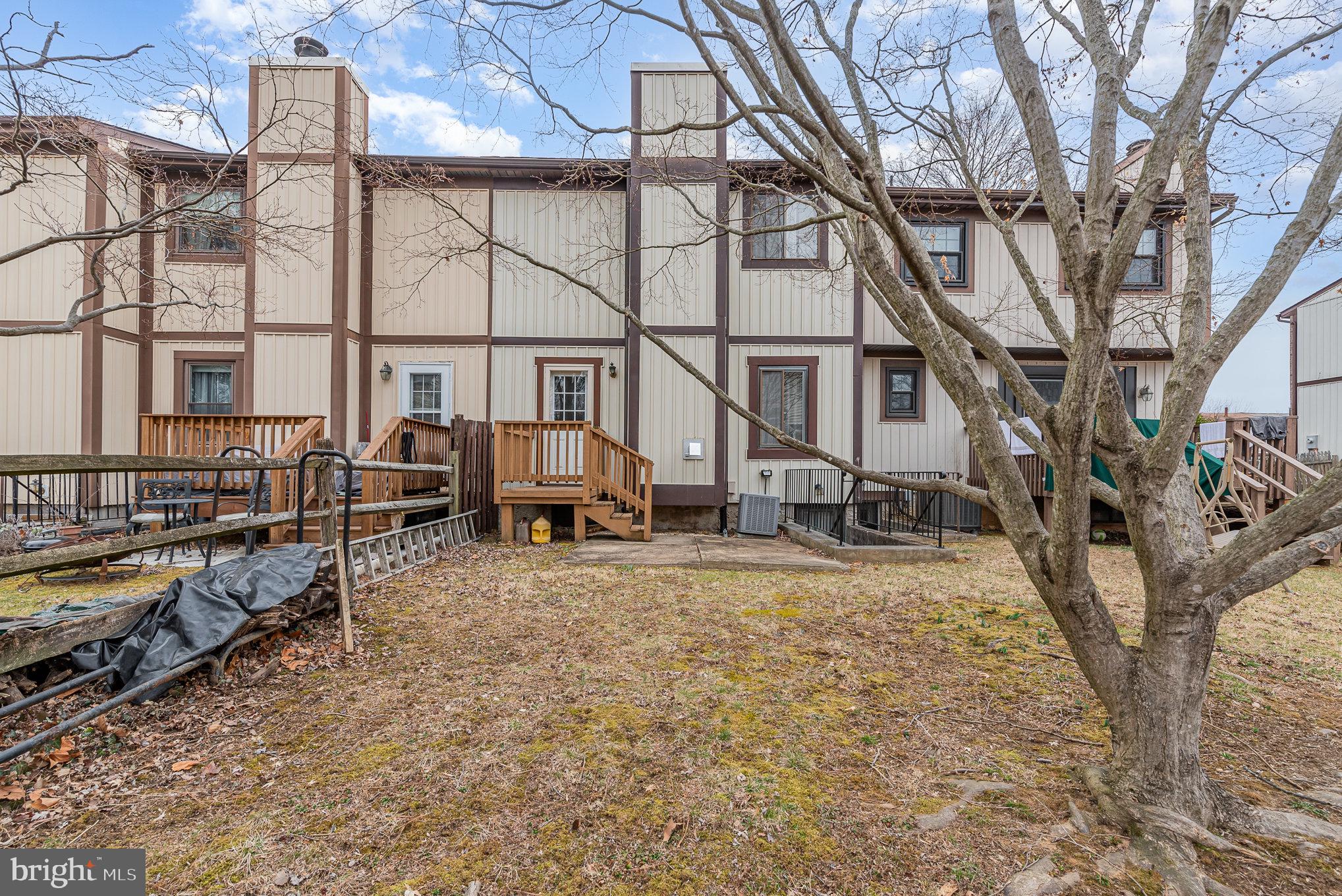 SEVEN COURTS - Residential