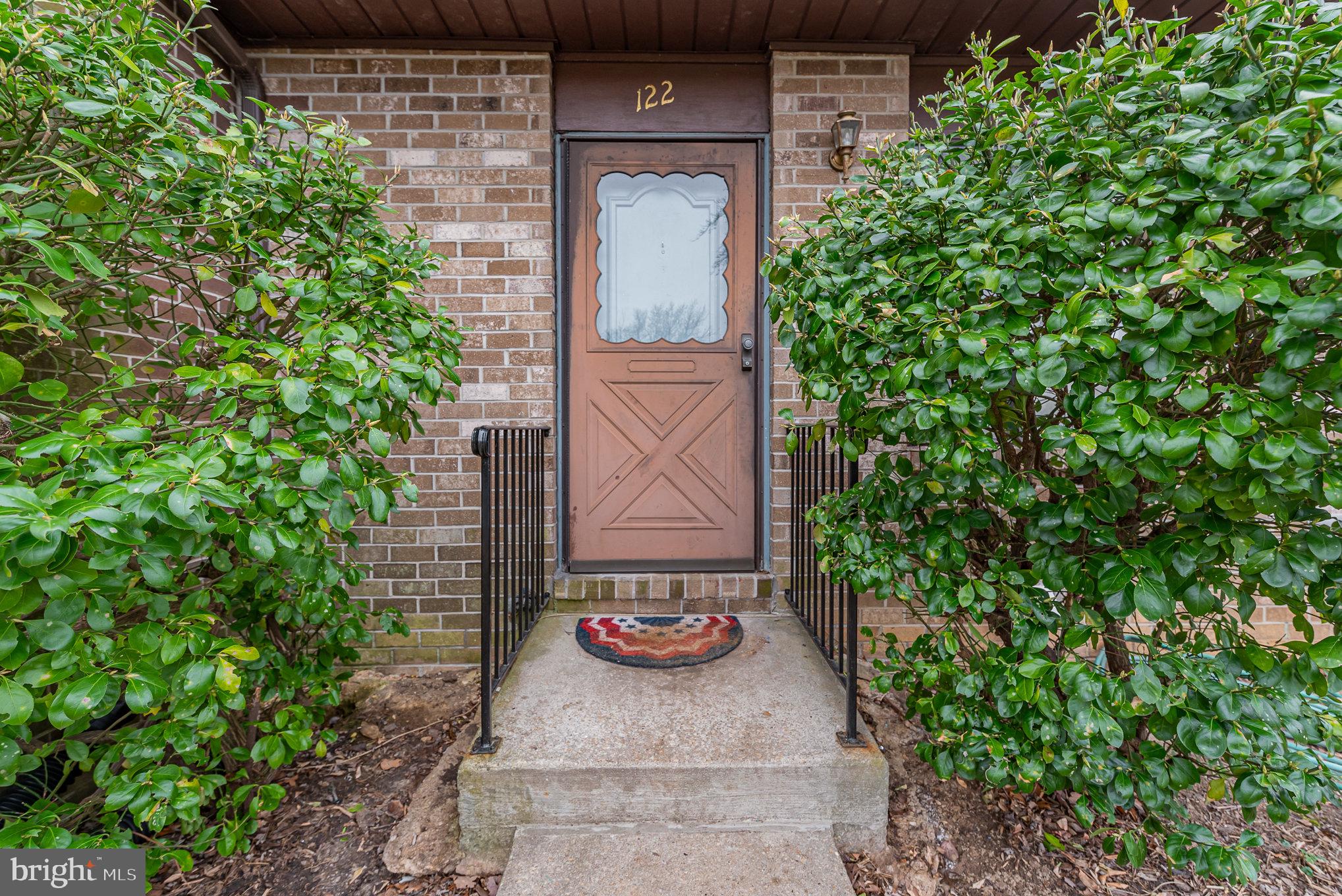 SEVEN COURTS - Residential