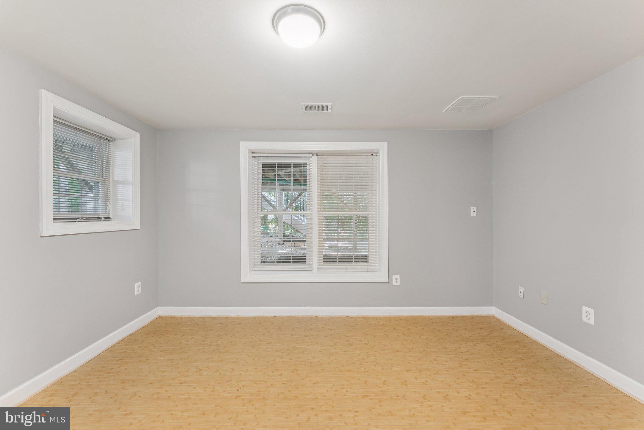 HAMPTON WOODS - Residential Lease