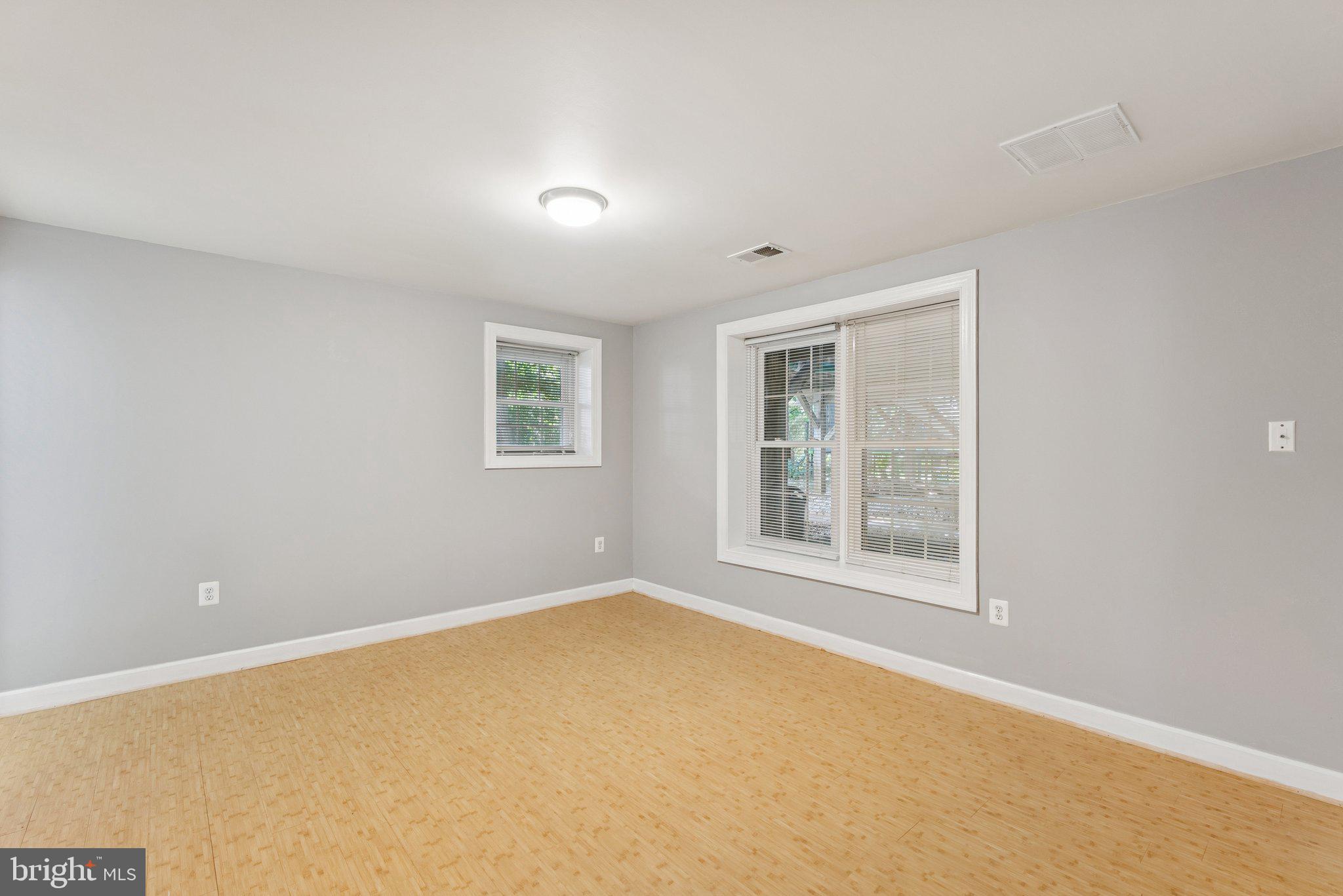 HAMPTON WOODS - Residential Lease