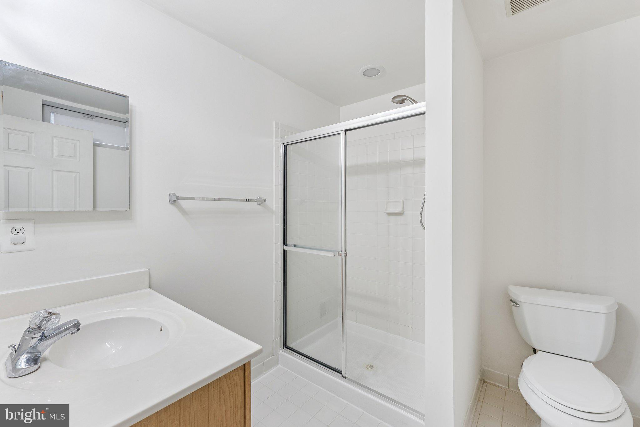 HAMPTON WOODS - Residential Lease