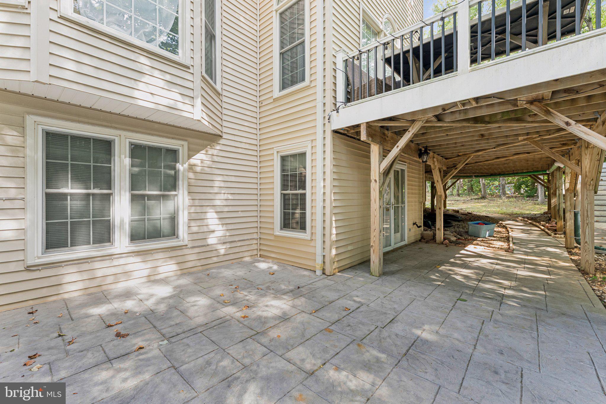 HAMPTON WOODS - Residential Lease