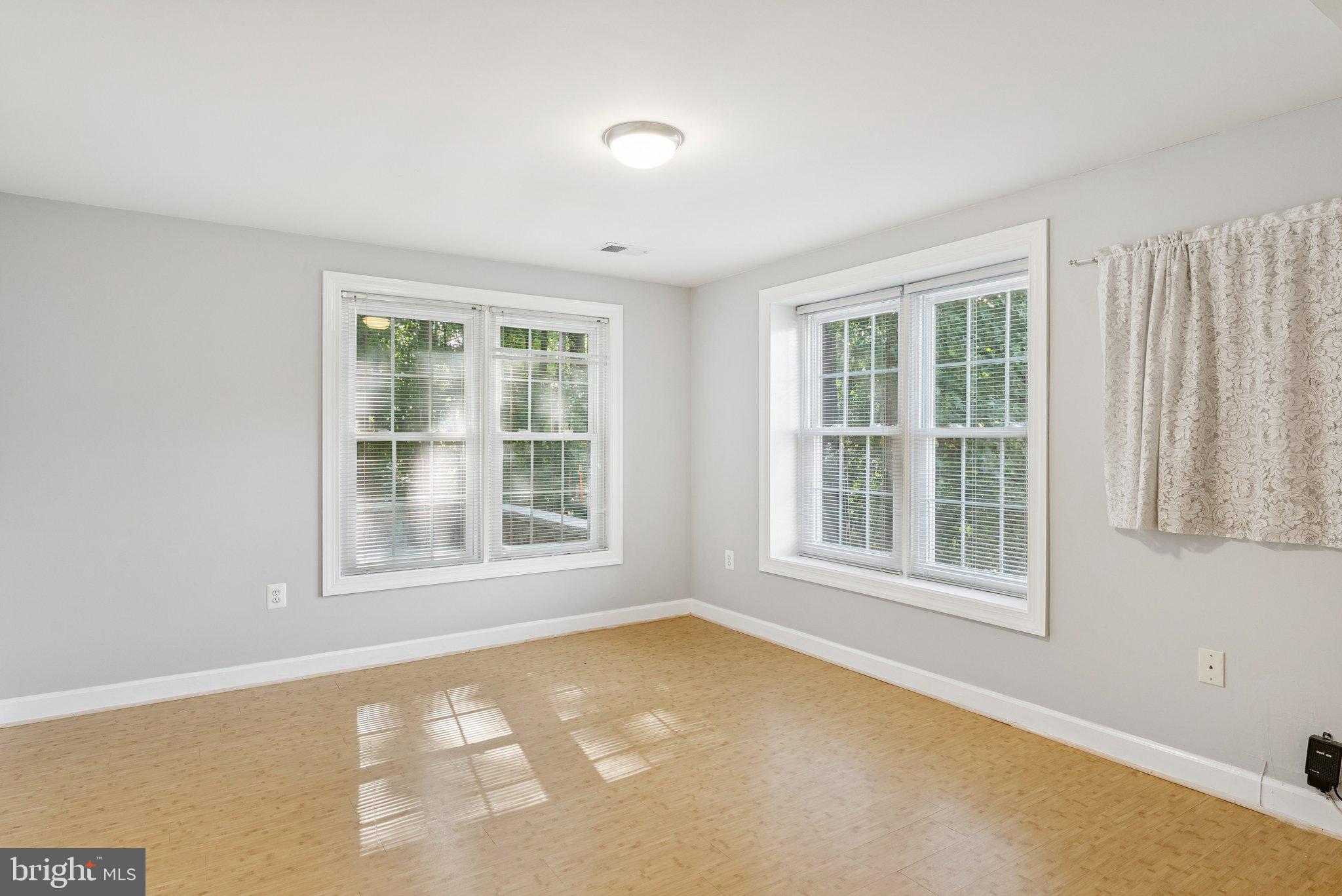 HAMPTON WOODS - Residential Lease