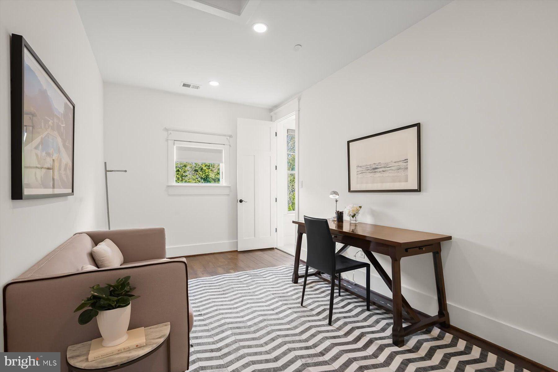 HIGH POINT - Residential