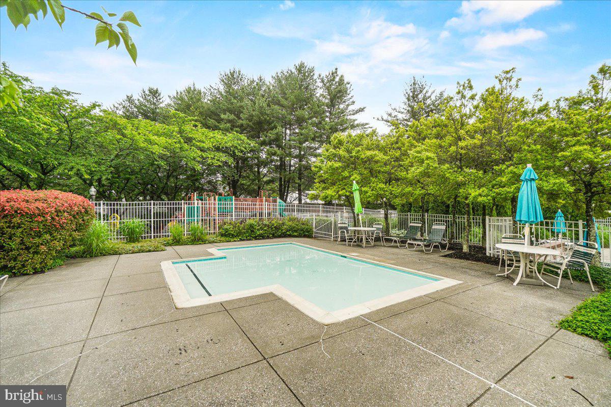 BUCKINGHAM CONDOMINIUMS - Residential