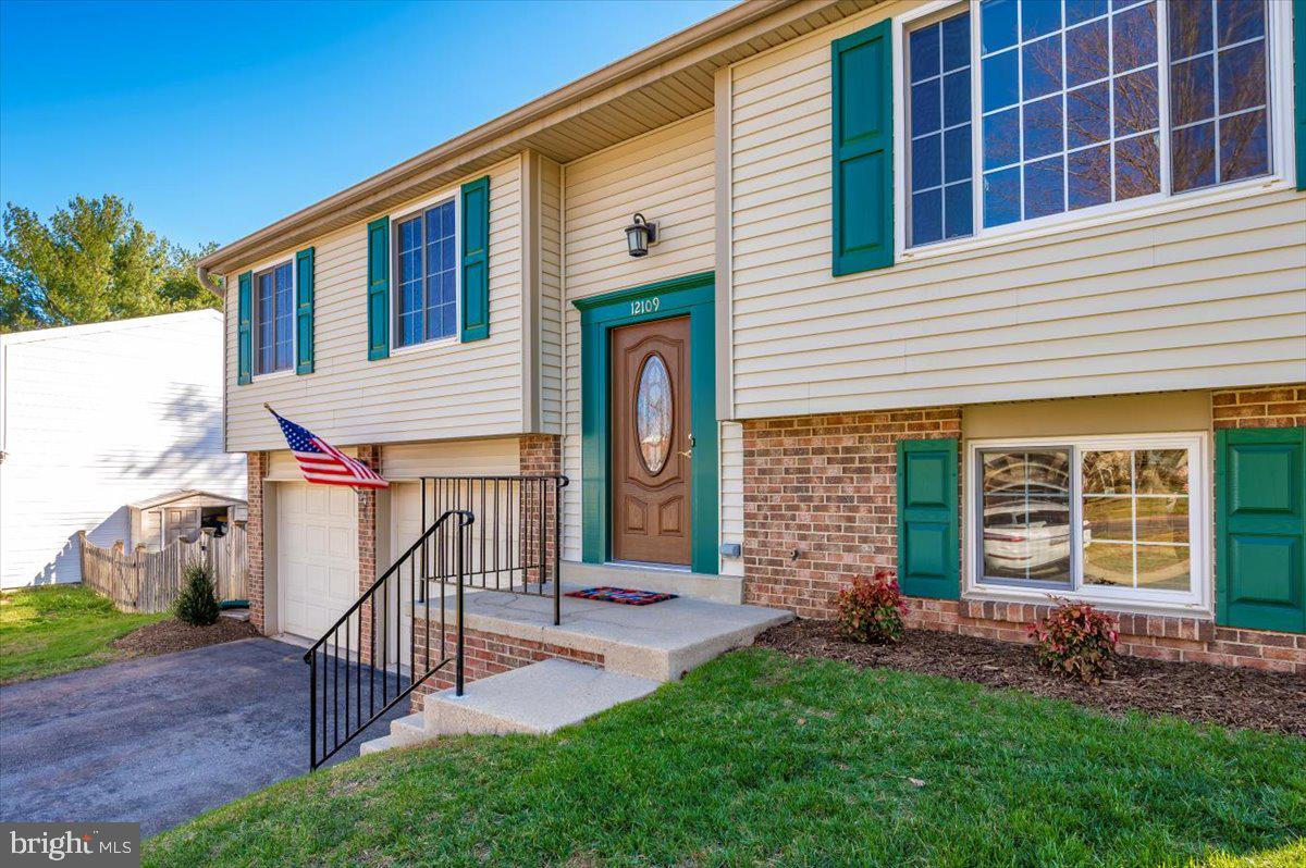 QUINCE ORCHARD MANOR - Residential