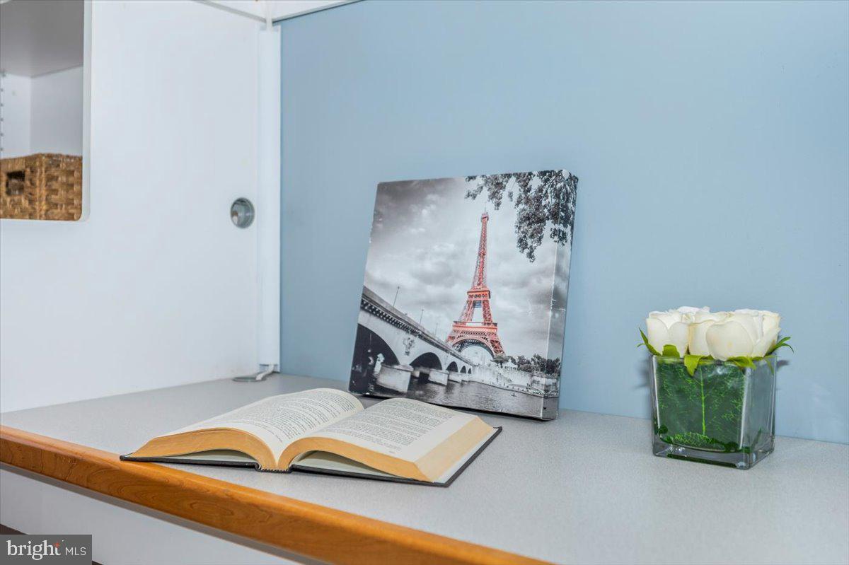 QUINCE ORCHARD MANOR - Residential