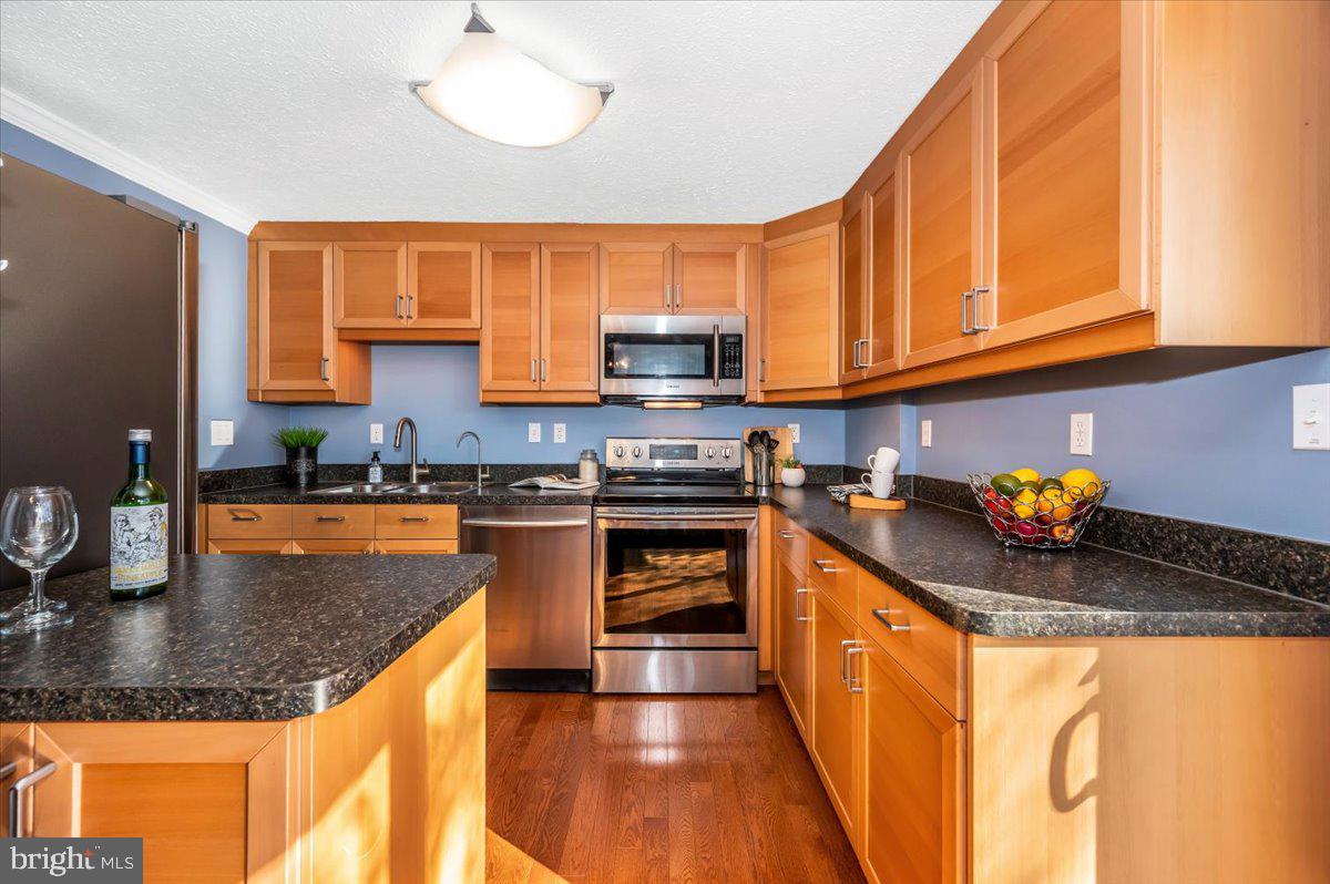 QUINCE ORCHARD MANOR - Residential