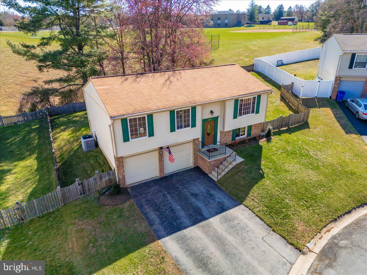 QUINCE ORCHARD MANOR - Residential