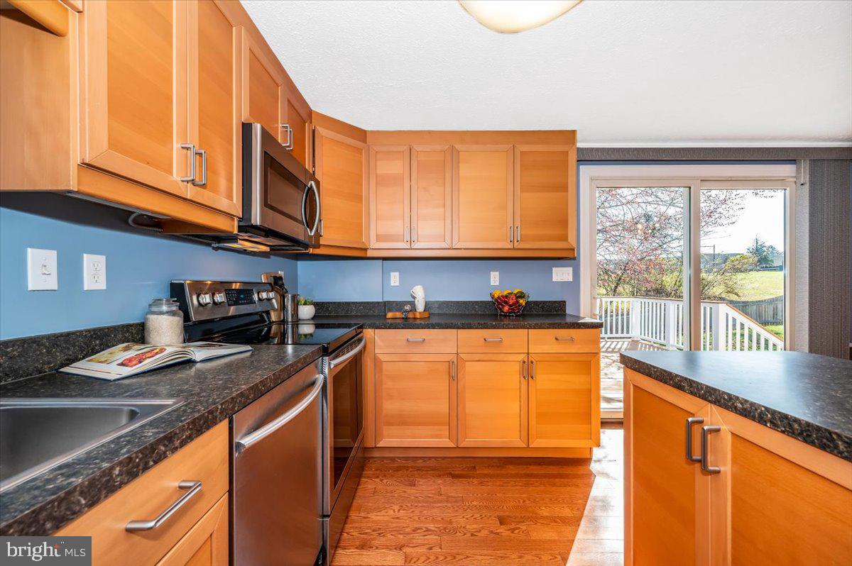 QUINCE ORCHARD MANOR - Residential