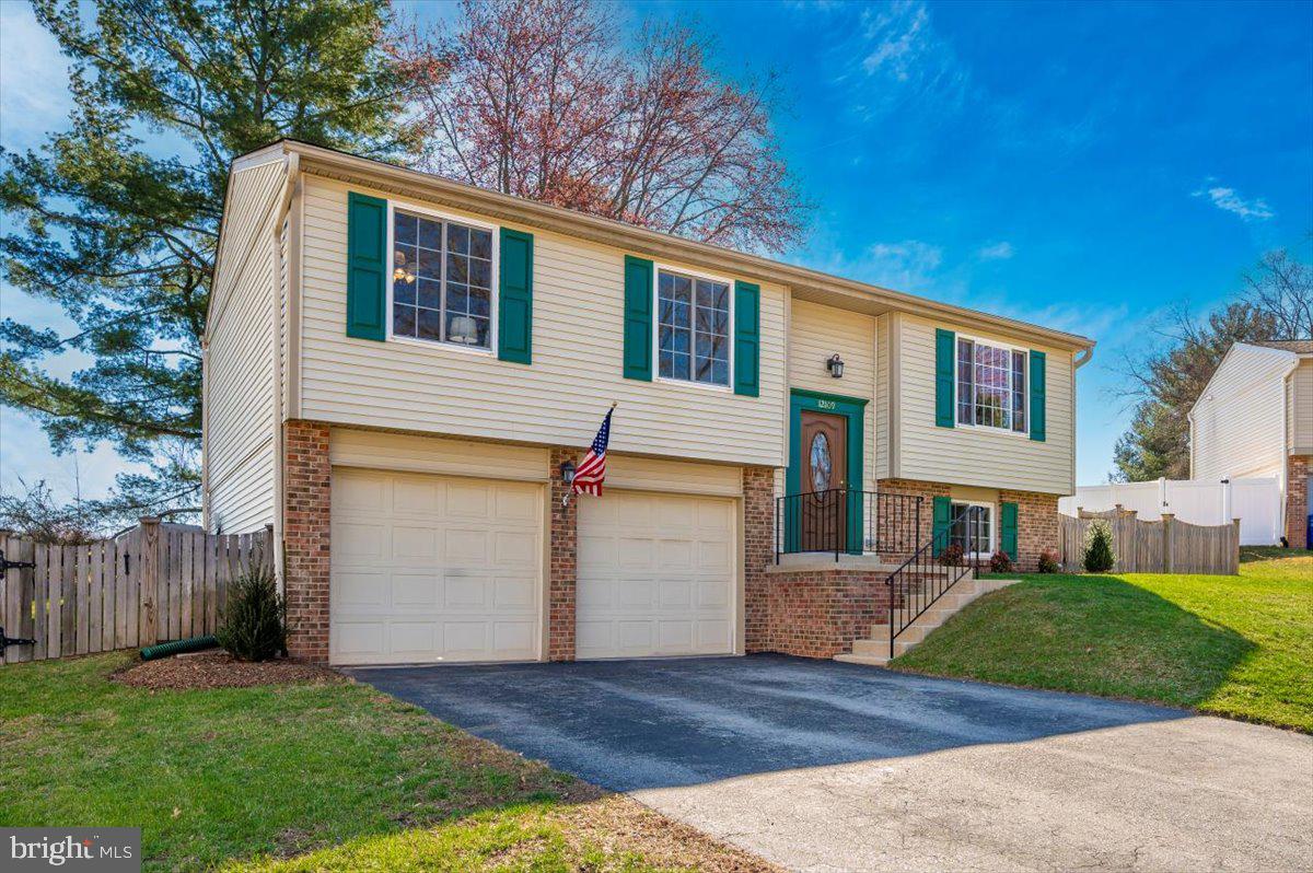 QUINCE ORCHARD MANOR - Residential