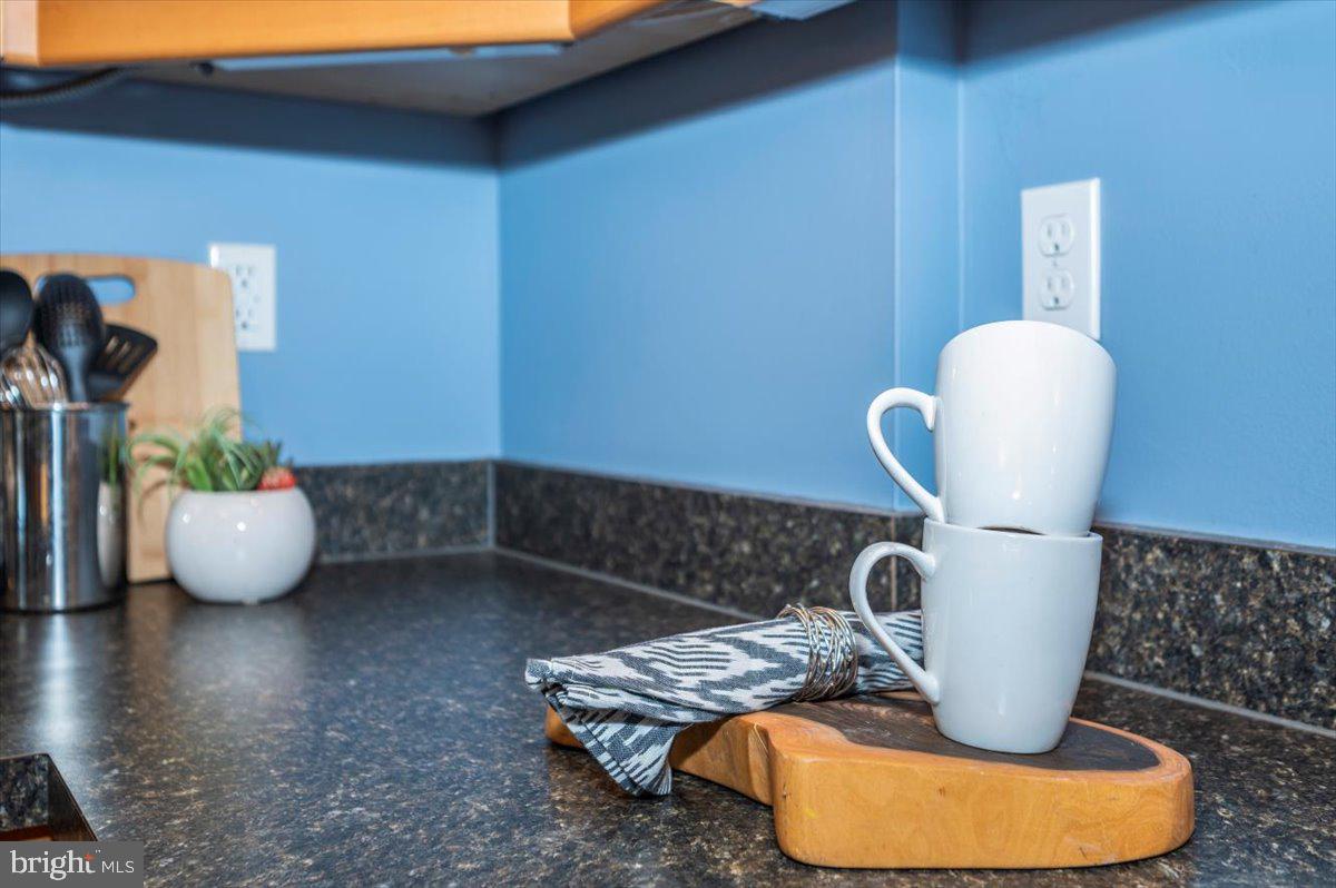 QUINCE ORCHARD MANOR - Residential