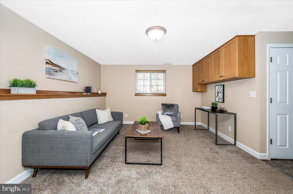 QUINCE ORCHARD MANOR - Residential