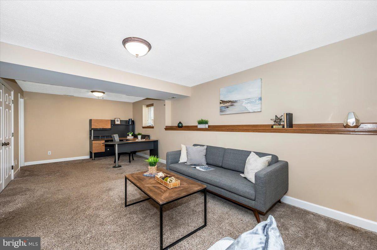 QUINCE ORCHARD MANOR - Residential