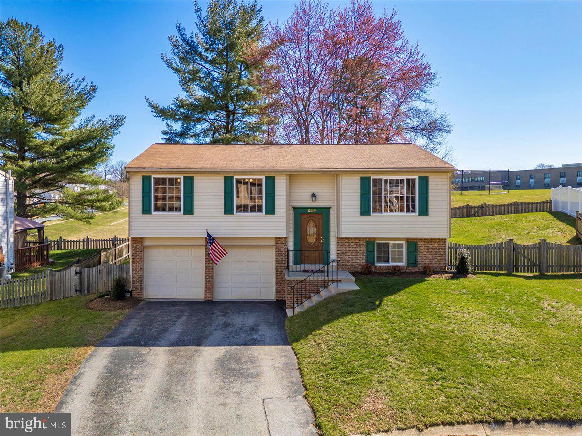 QUINCE ORCHARD MANOR - Residential