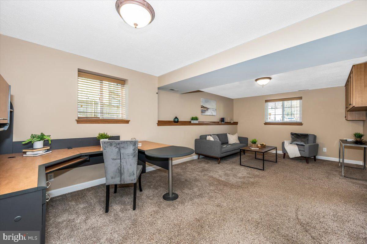 QUINCE ORCHARD MANOR - Residential