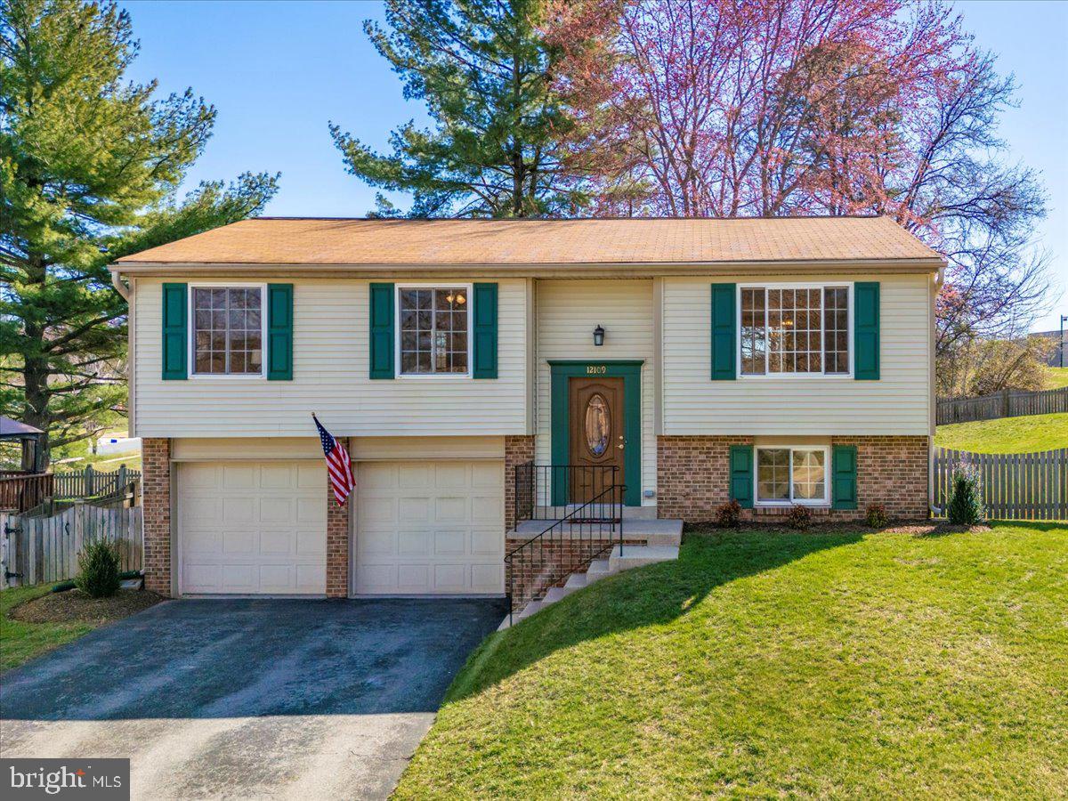 QUINCE ORCHARD MANOR - Residential