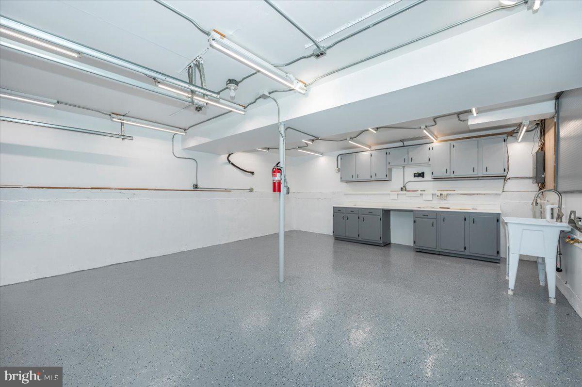 QUINCE ORCHARD MANOR - Residential