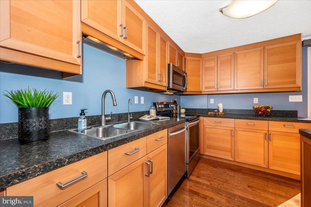 QUINCE ORCHARD MANOR - Residential