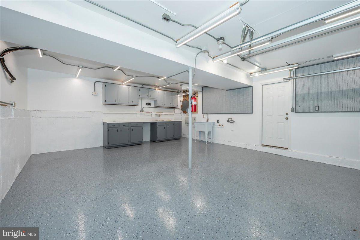 QUINCE ORCHARD MANOR - Residential